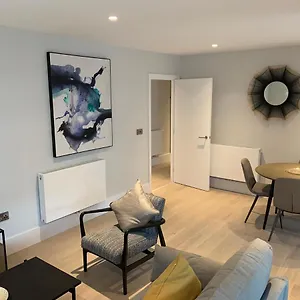  Apartment Heathrow North By Charles Hope