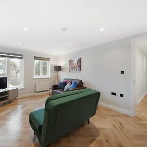  Apartment Spacious Stunning Flat Near Heathrow And London